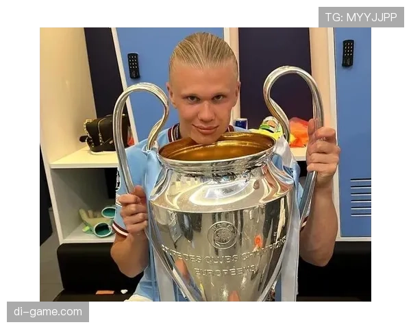 苏亚雷斯与哈兰德:全能中锋与终结机器的时代差异解析 苏亚雷斯与哈兰德:全能中锋与终结机器的时代差异解析