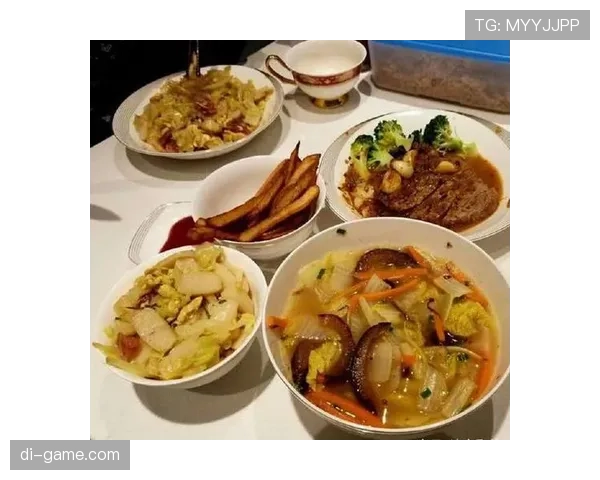 古力发的晚餐照里那只金表，亮到把我整个月工资都比下去